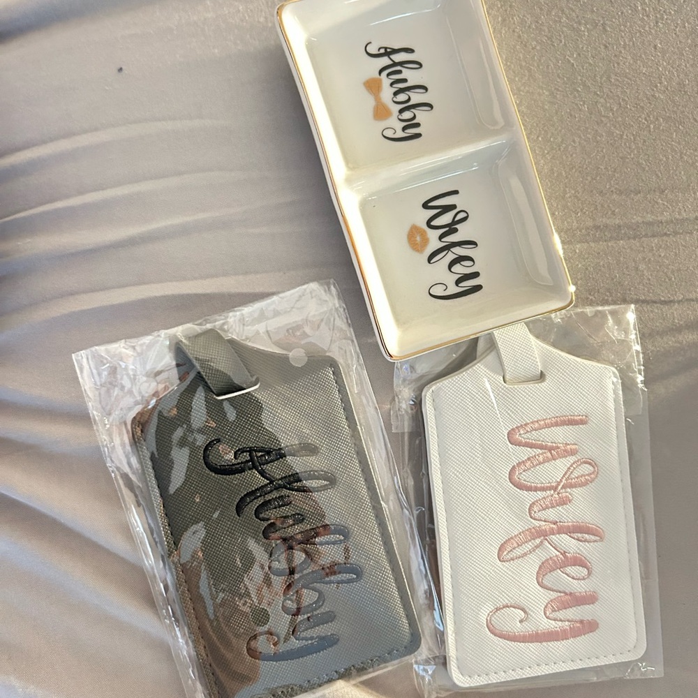 Hubby and Wifey Dish and Luggage Tags Set